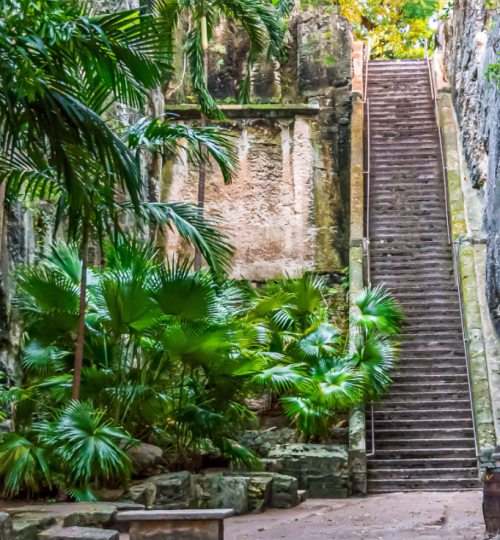 Bahamas_Queen stairways